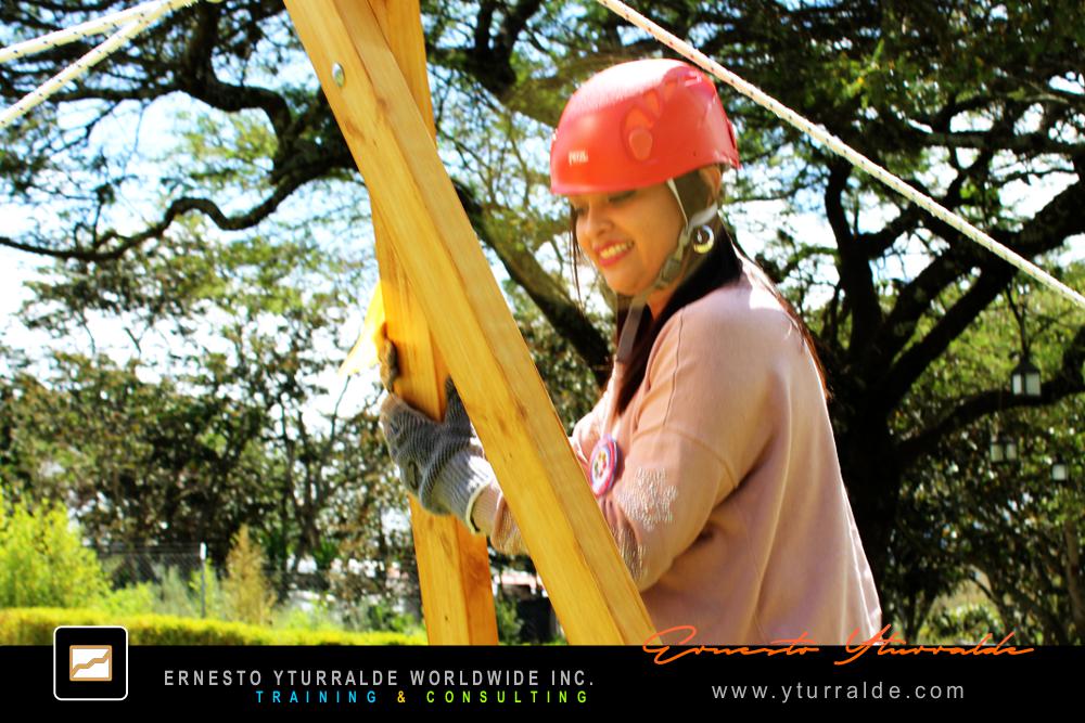 Taller vivencial de trabajo en equipo orientado al alto desempeño y la construcción de equipos colaborativos